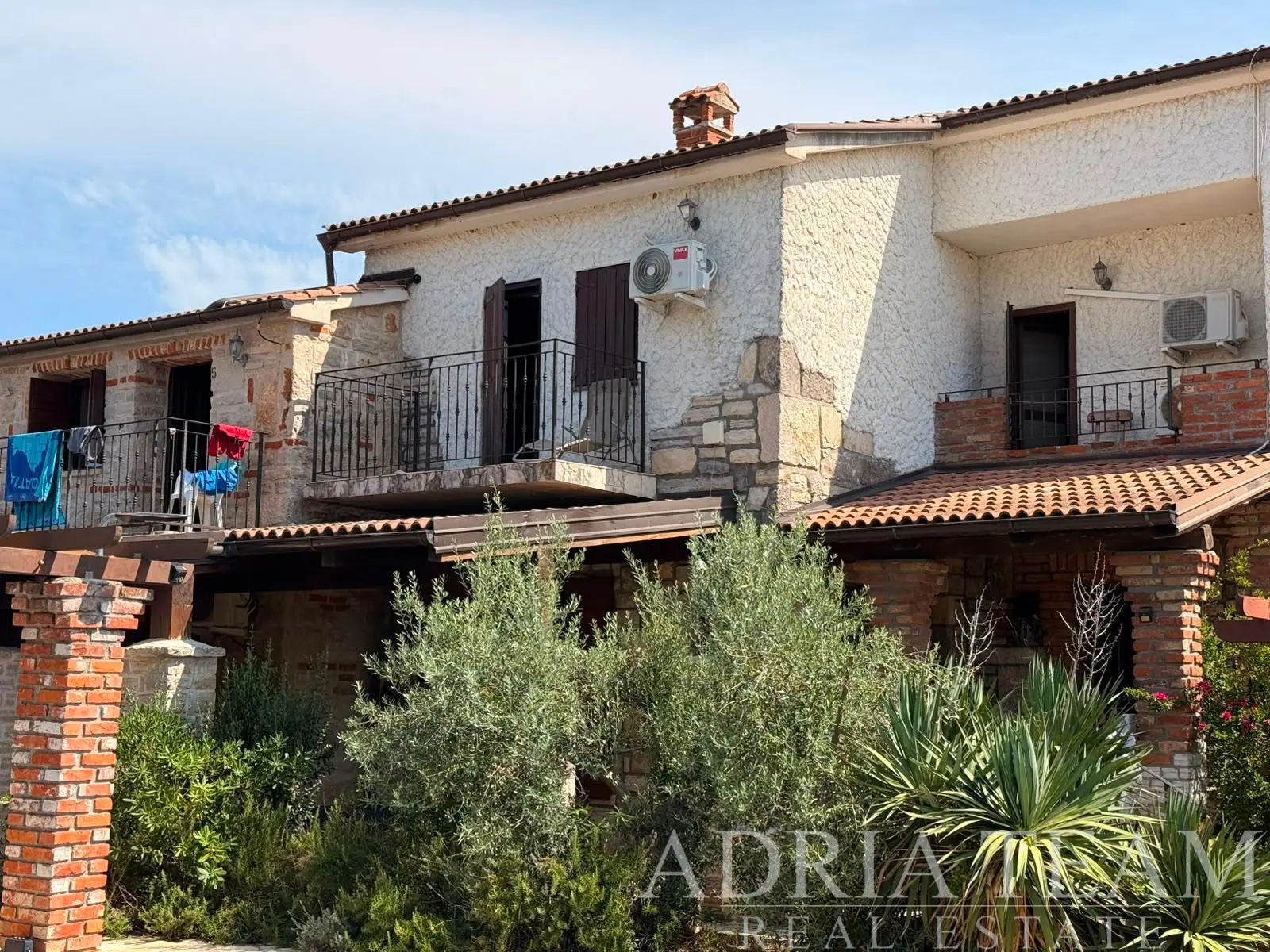 TWO STONE APARTMENT HOUSES WITH SWIMMING POOL – VIR