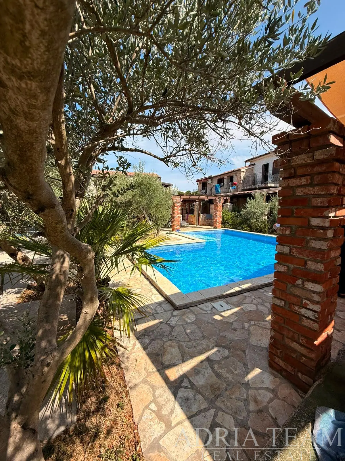 TWO STONE APARTMENT HOUSES WITH SWIMMING POOL – VIR