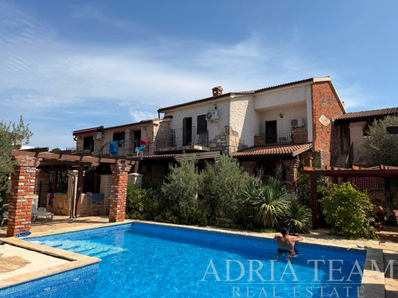 TWO STONE APARTMENT HOUSES WITH SWIMMING POOL – VIR property for sale