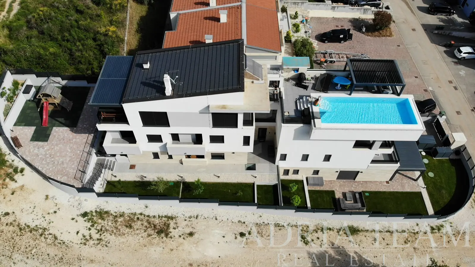 LUXURY APARTMENT BUILDING WITH PENTHOUSE AND SWIMMING POOL – ZADAR, DIKL
