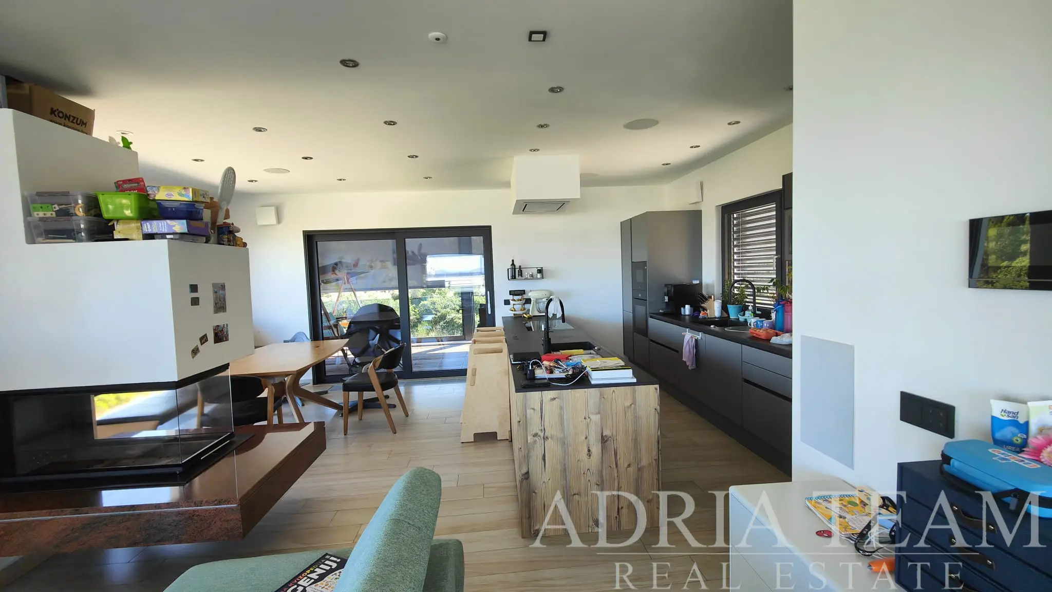 LUXURY APARTMENT BUILDING WITH PENTHOUSE AND SWIMMING POOL – ZADAR, DIKL