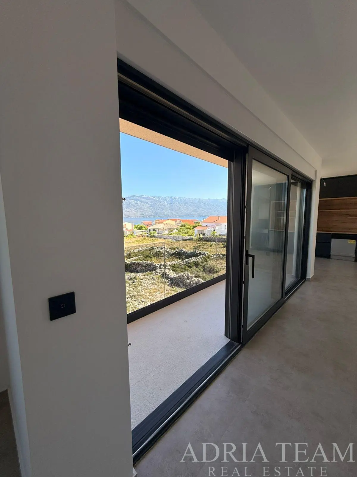MODERN TWO-BEDROOM APARTMENT IN A NEW DEVELOPMENT WITH SEA AND VELEBIT MOUNTAIN VIEWS – RAŽANAC