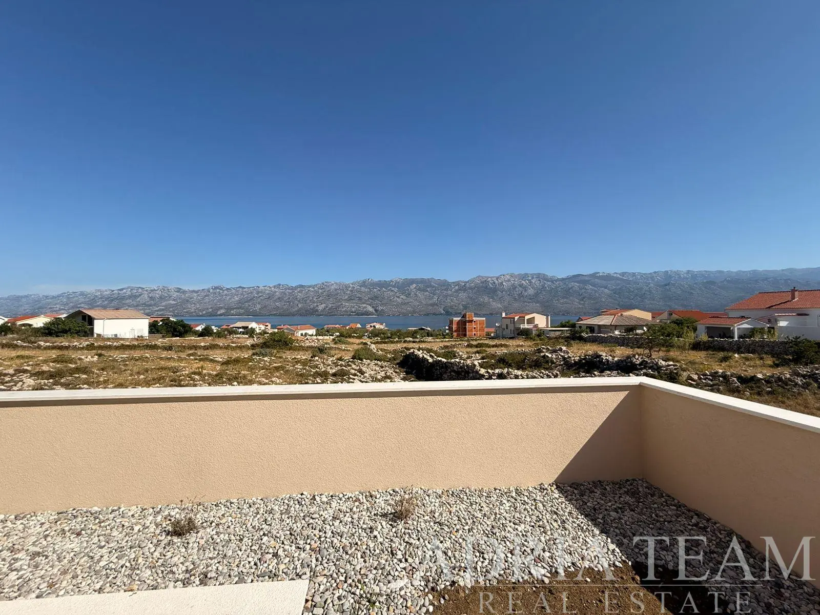 MODERN TWO-BEDROOM APARTMENT IN A NEW DEVELOPMENT WITH SEA AND VELEBIT MOUNTAIN VIEWS – RAŽANAC