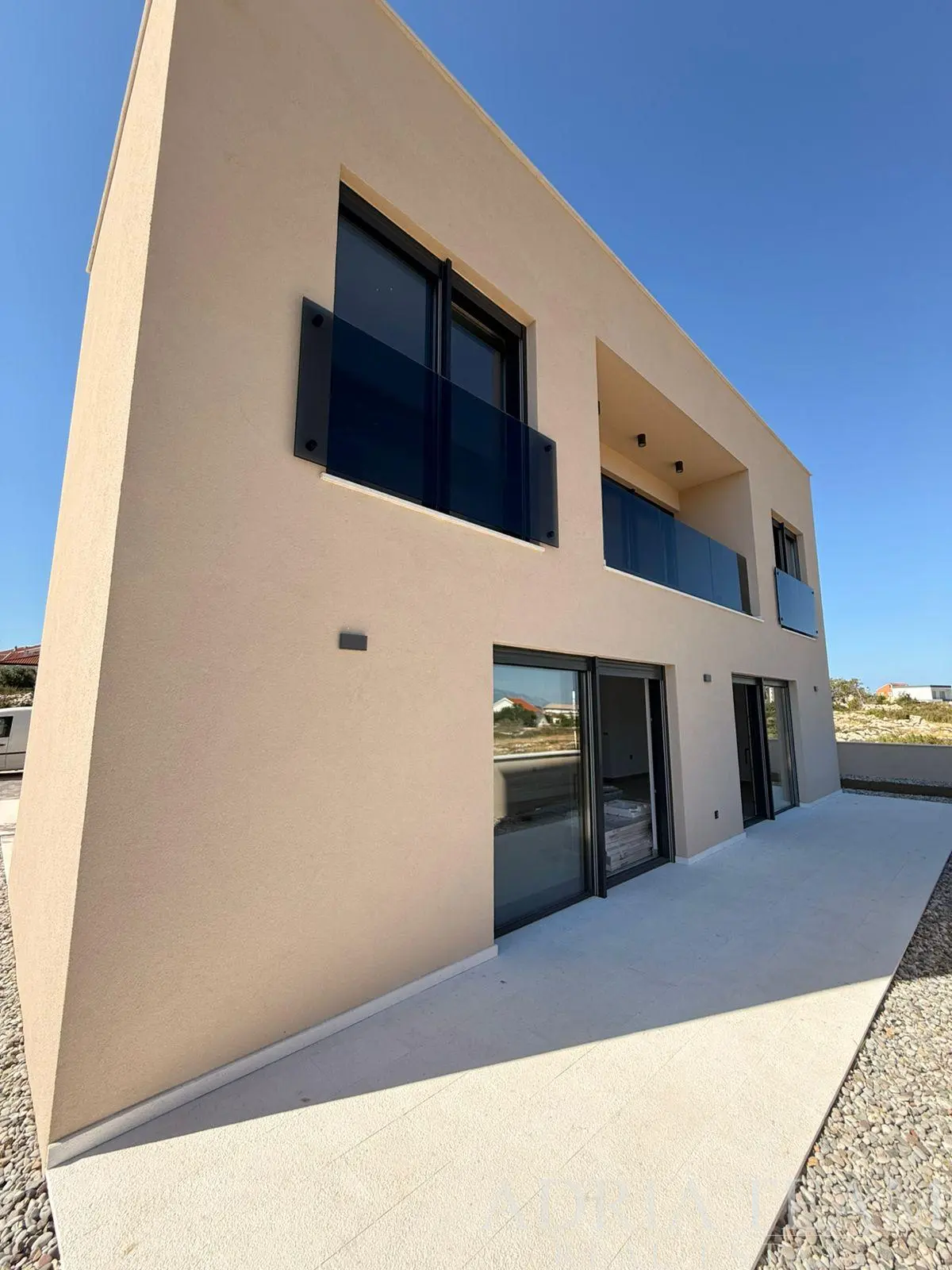 MODERN TWO-BEDROOM APARTMENT IN A NEW DEVELOPMENT WITH SEA AND VELEBIT MOUNTAIN VIEWS – RAŽANAC