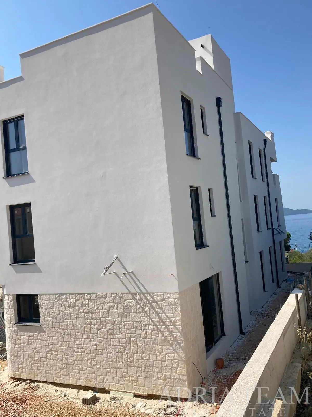 LUXURY FOUR-ROOM PENTHOUSE WITH PRIVATE LIFT, ROOFTOP TERRACES AND PANORAMIC SEA VIEW – KOŽINO