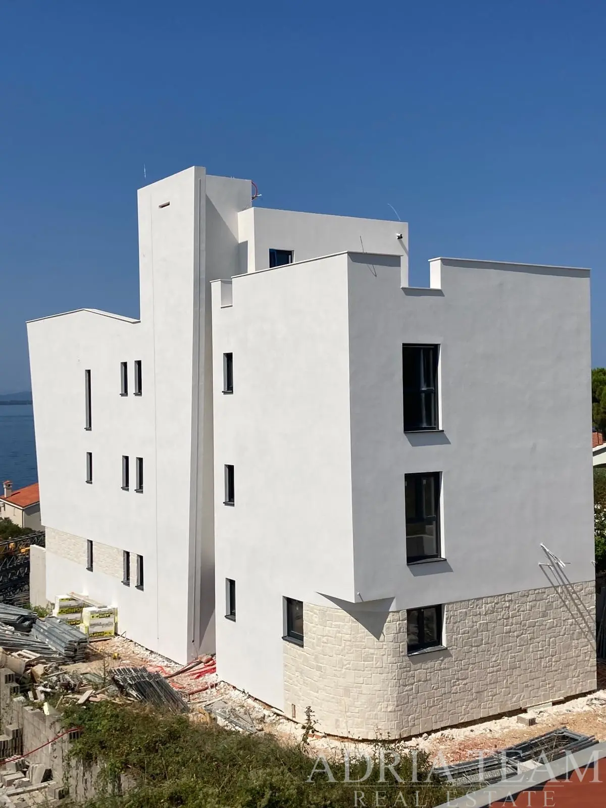 LUXURY FOUR-ROOM PENTHOUSE WITH PRIVATE LIFT, ROOFTOP TERRACES AND PANORAMIC SEA VIEW – KOŽINO