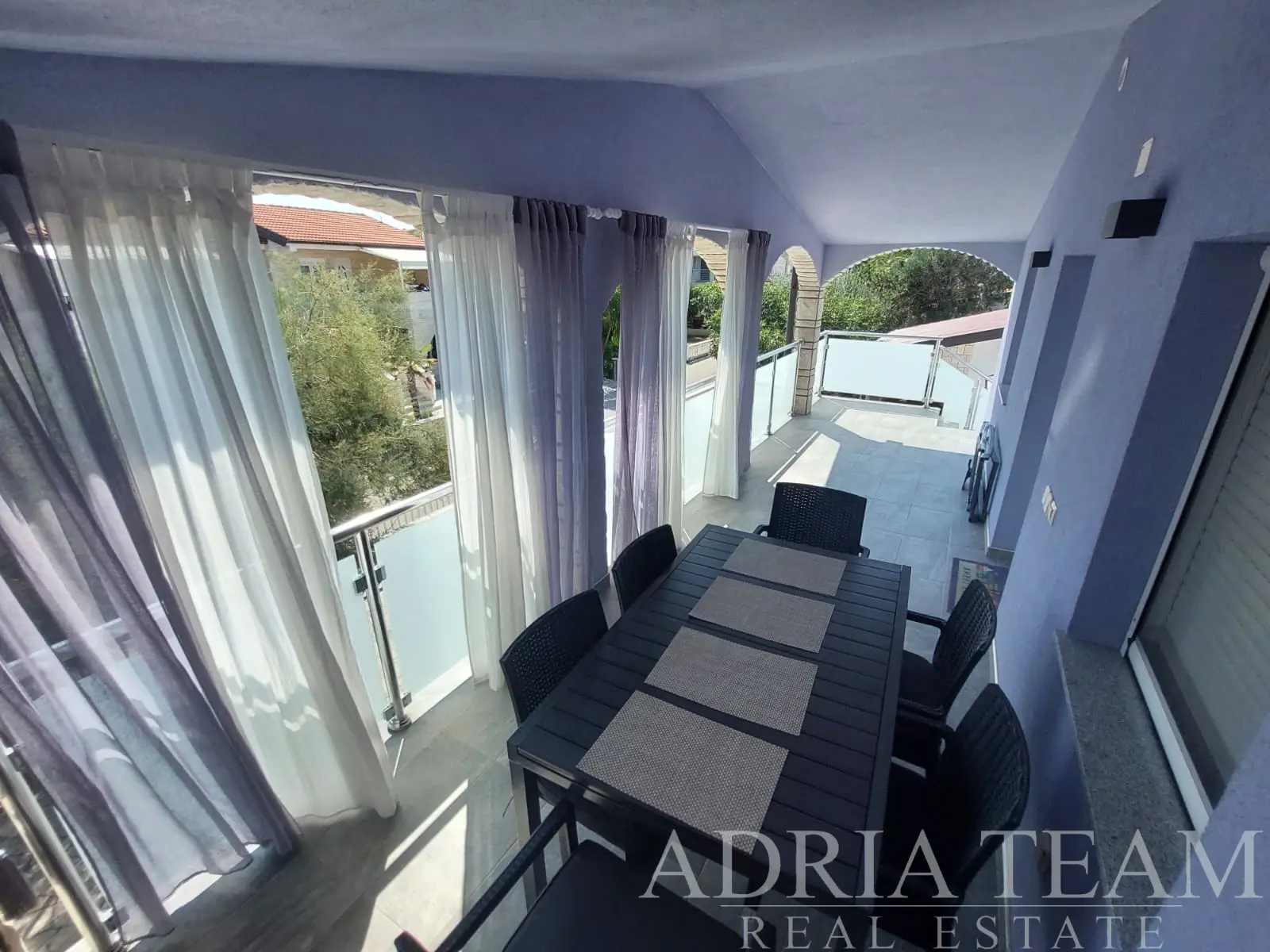 APARTMENT HOUSE WITH 4 APARTMENTS, 40 M FROM THE SEA – VIR ISLAND