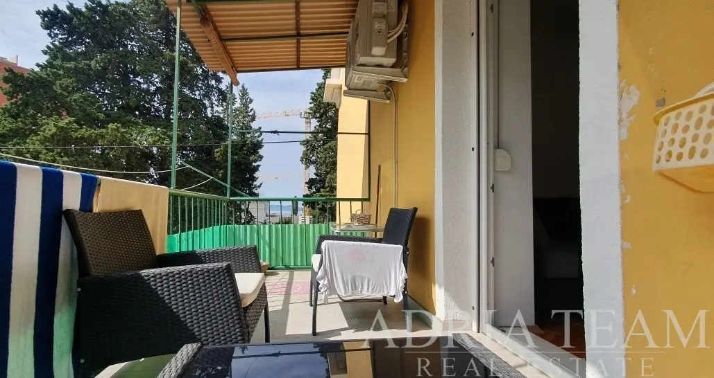 RENOVATED TWO-BEDROOM APARTMENT WITH ADDITIONAL RESIDENTIAL SPACE AND PARKING – ZADAR, MARASKA PARK