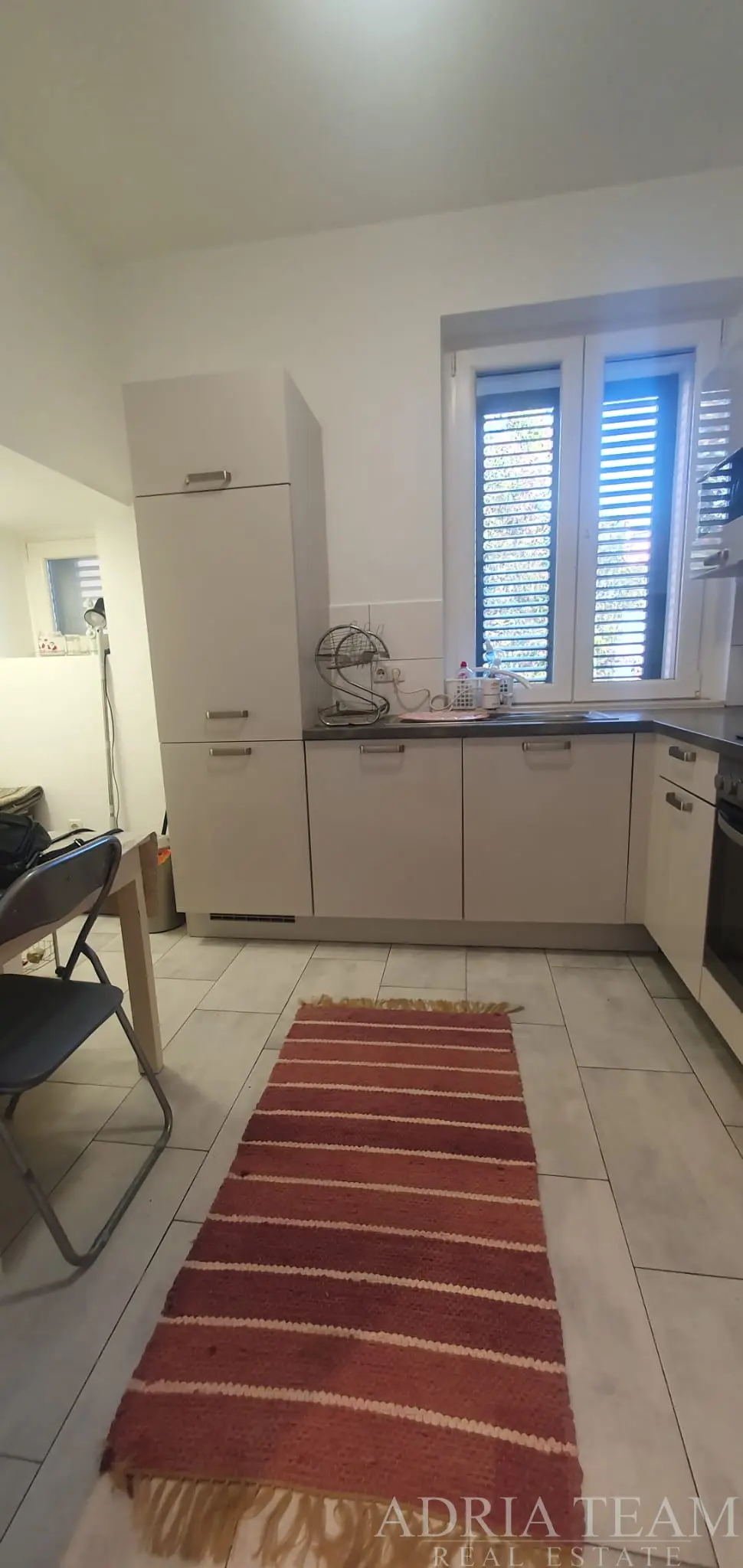 RENOVATED TWO-BEDROOM APARTMENT WITH ADDITIONAL RESIDENTIAL SPACE AND PARKING – ZADAR, MARASKA PARK
