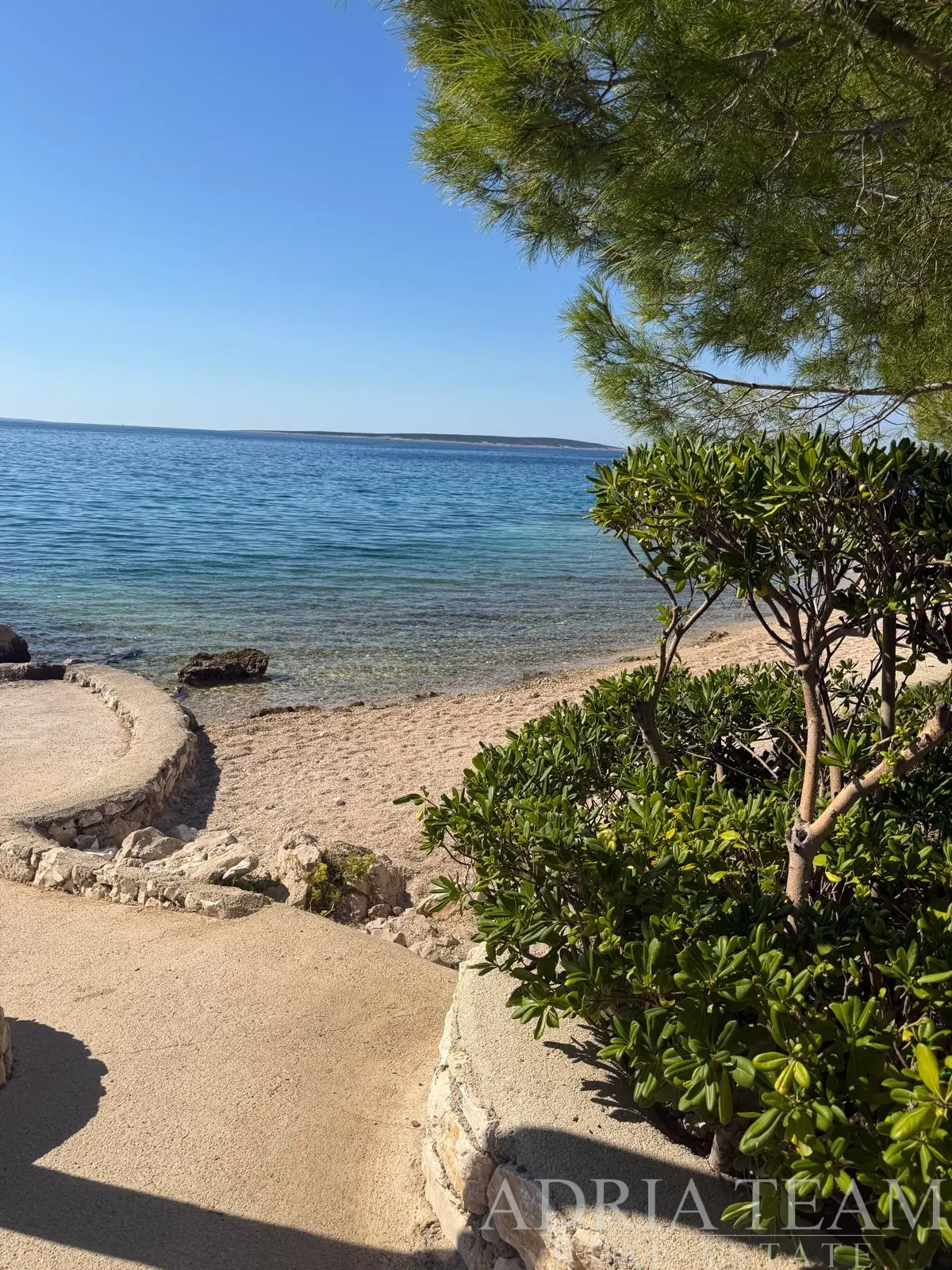 FURNISHED TWO-BEDROOM APARTMENT, ONLY 90 M FROM THE SEA - MANDRE, PAG ISLAND