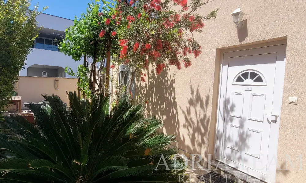 VIR – APARTMENT HOUSE WITH 4 APARTMENTS, SEA VIEW AND PARKING – SECOND ROW FROM THE SEA