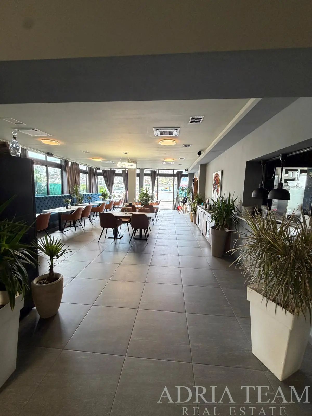 RESIDENTIAL AND COMMERCIAL BUILDING WITH A RESTAURANT, THREE APARTMENTS AND 5 PARKING SPACES – PAG