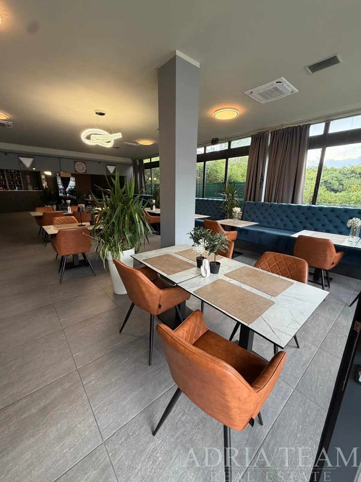 RESIDENTIAL AND COMMERCIAL BUILDING WITH A RESTAURANT, THREE APARTMENTS AND 5 PARKING SPACES – PAG