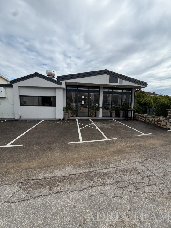 FULLY RENOVATED COMMERCIAL PROPERTY – RESTAURANT WITH 5 PARKING SPACES AND THE POSSIBILITY OF DIVISION INTO TWO UNITS – PAG property for sale
