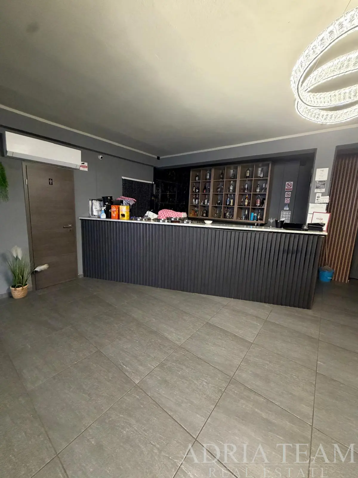FULLY RENOVATED COMMERCIAL PROPERTY – RESTAURANT WITH 5 PARKING SPACES AND THE POSSIBILITY OF DIVISION INTO TWO UNITS – PAG