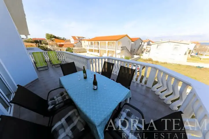 DETACHED HOUSE WITH THREE APARTMENTS, LANDSCAPED GARDEN AND THREE PARKING SPACES, 300 M FROM THE SEA – VIR