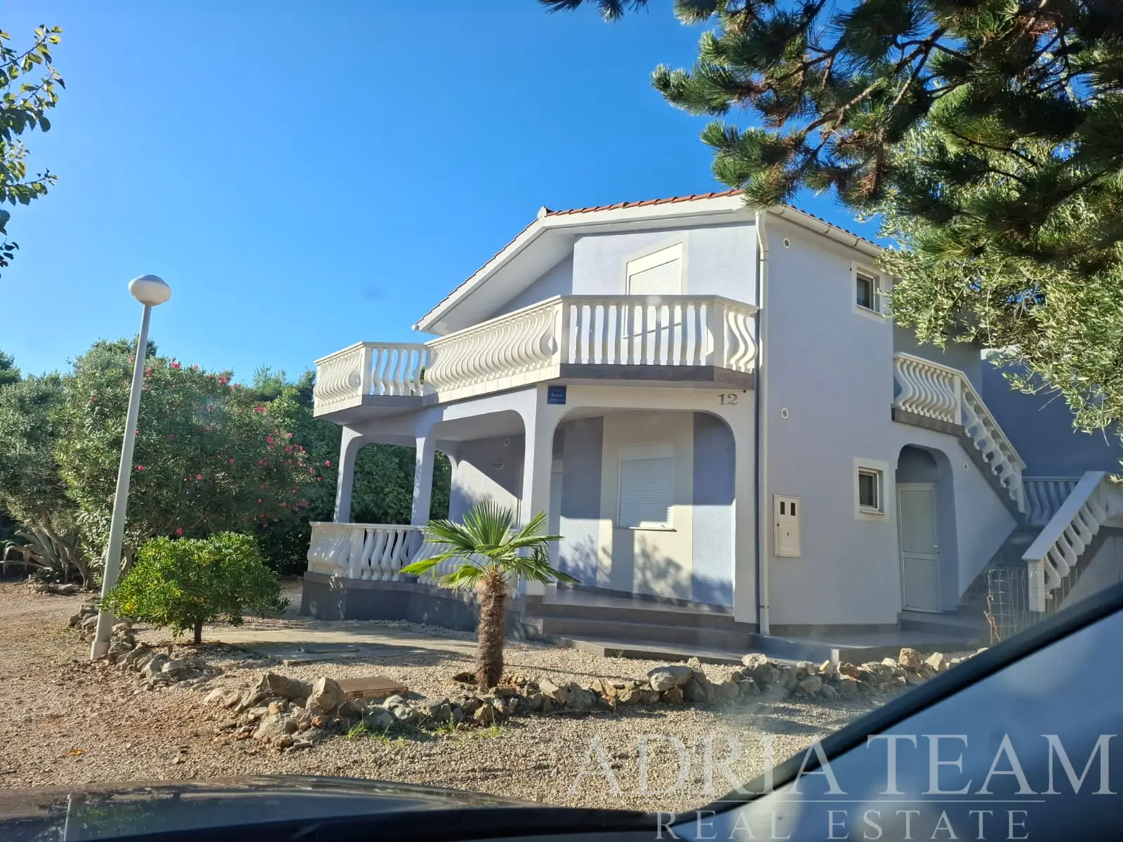 DETACHED HOUSE WITH THREE APARTMENTS, LANDSCAPED GARDEN AND THREE PARKING SPACES, 300 M FROM THE SEA – VIR