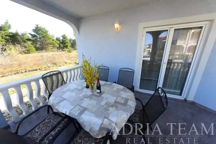 DETACHED HOUSE WITH THREE APARTMENTS, LANDSCAPED GARDEN AND THREE PARKING SPACES, 300 M FROM THE SEA – VIR