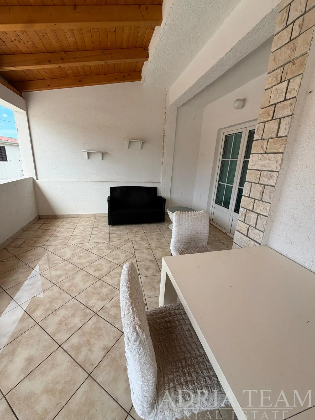 SPACIOUS TWO-BEDROOM APARTMENT WITH LARGE TERRACES FOR RENOVATION – PAG