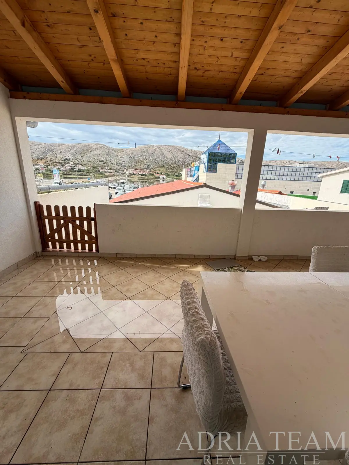 SPACIOUS TWO-BEDROOM APARTMENT WITH LARGE TERRACES FOR RENOVATION – PAG