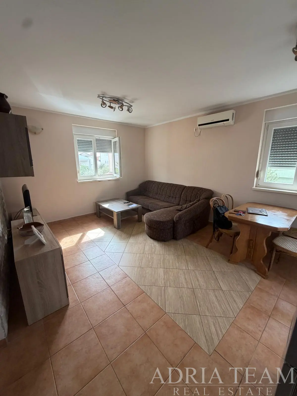 ONE-BEDROOM APARTMENT WITH GARAGE AND PARKING SPACE – ZADAR