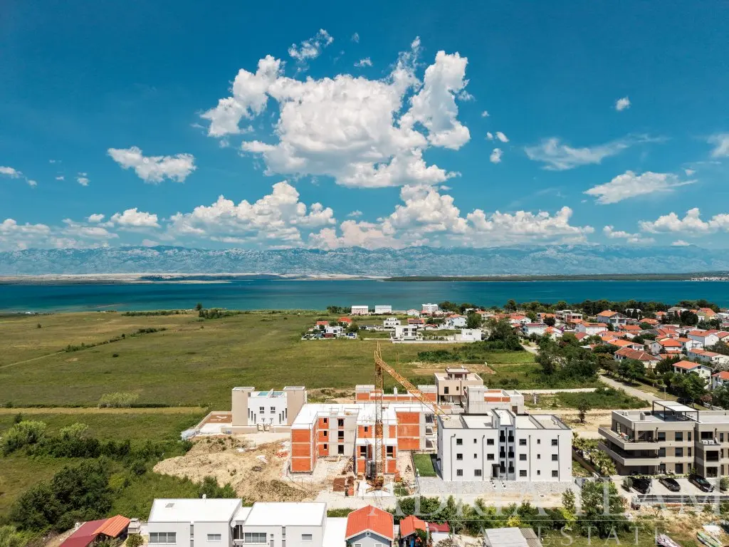 MODERN TWO-BEDROOM APARTMENT WITH COVERED TERRACE IN A NEW DEVELOPMENT – PRIVLAKA, SABUNIKE