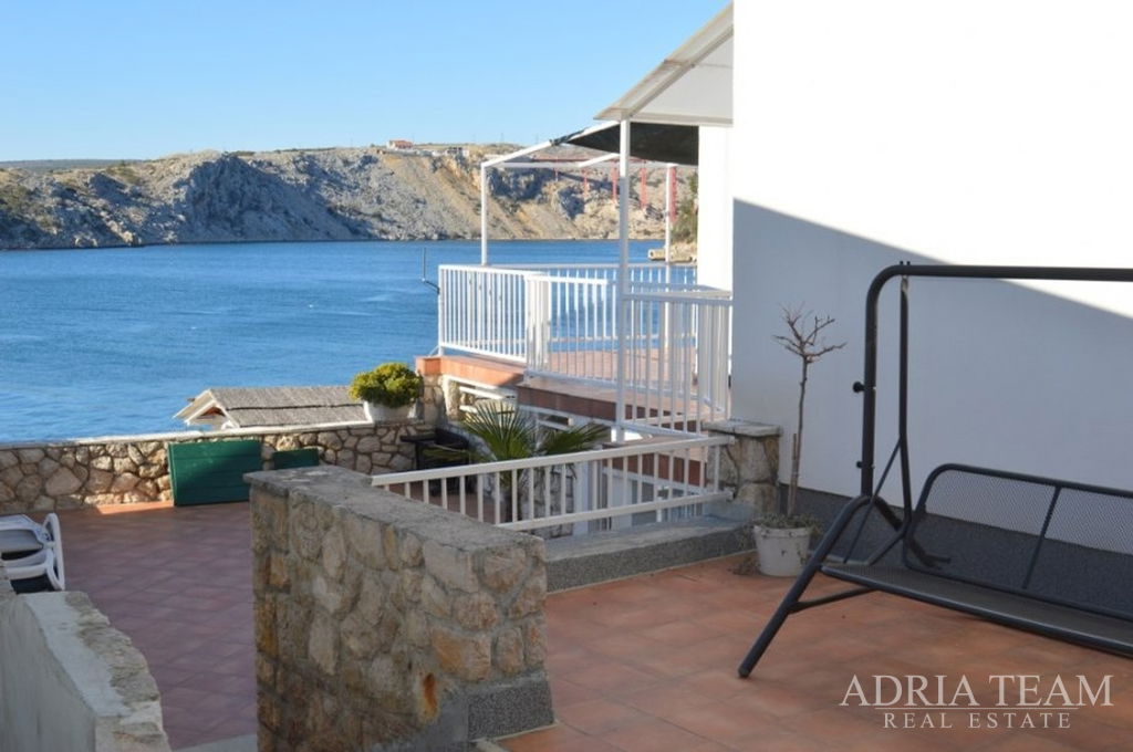 TWO-STOREY HOUSE WITH 4 APARTMENTS AND HOSPITALITY BUSINESS – FIRST ROW TO THE SEA – MASLENICA