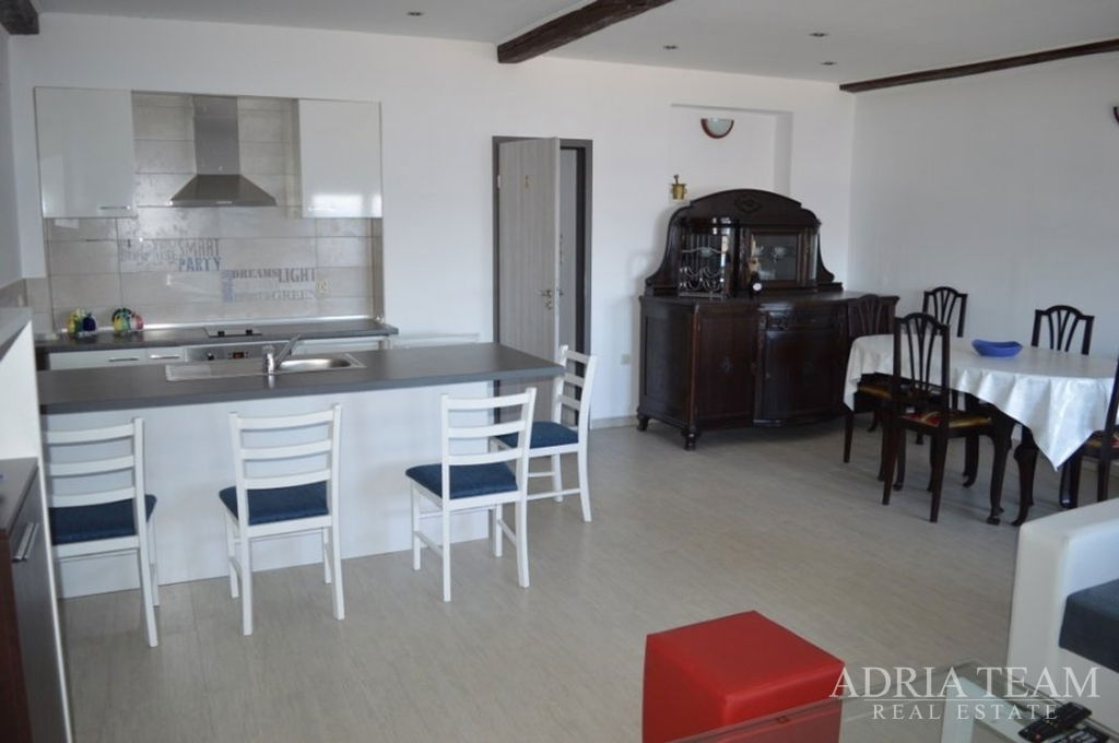 TWO-STOREY HOUSE WITH 4 APARTMENTS AND HOSPITALITY BUSINESS – FIRST ROW TO THE SEA – MASLENICA