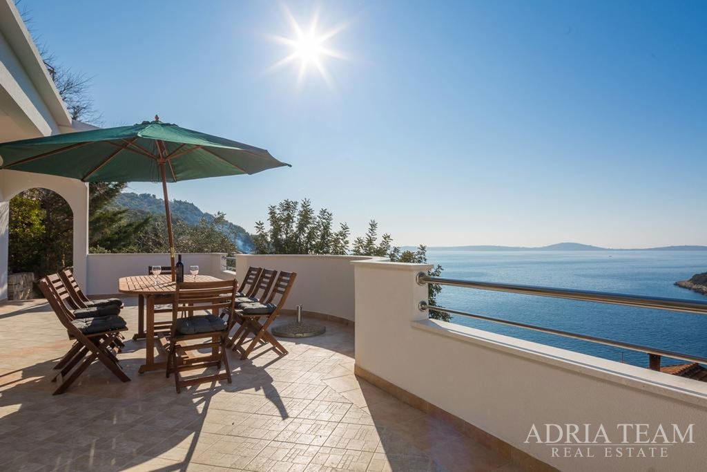 APARTMENT HOUSE WITH PANORAMIC SEA VIEW – VINIŠĆE, NEAR TROGIR