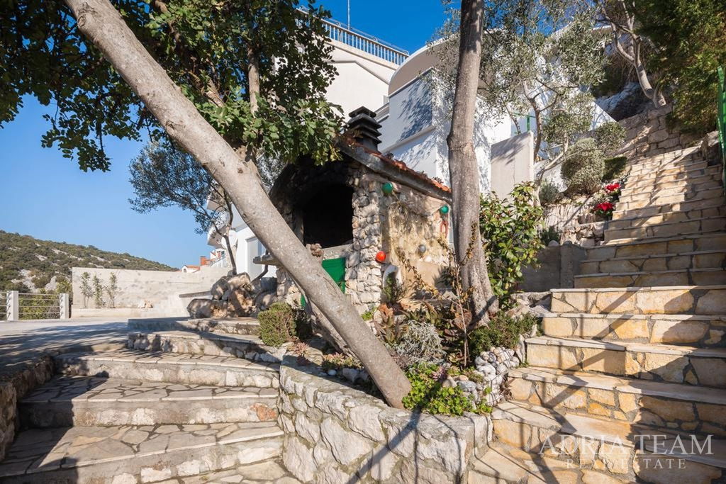 APARTMENT HOUSE WITH PANORAMIC SEA VIEW – VINIŠĆE, NEAR TROGIR