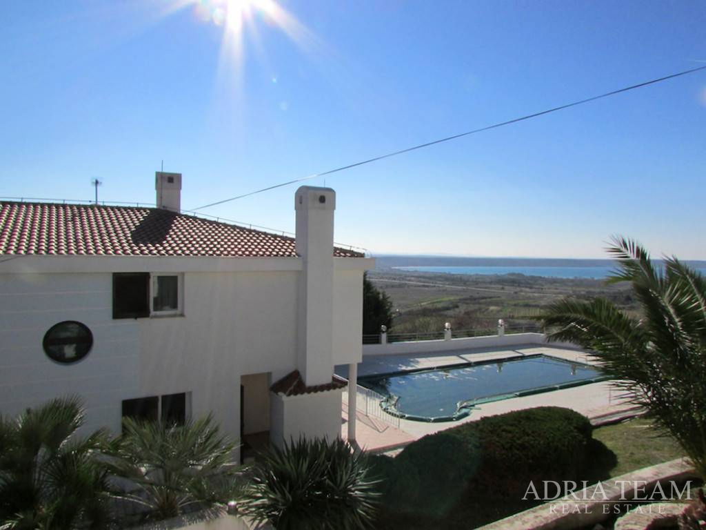 LUXURY VILLA WITH SWIMMING POOL – RAŽANAC