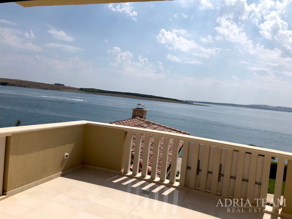 LUXURY APARTMENT  WITH PANORAMIC VIEW  – POVLJANA, PAG
