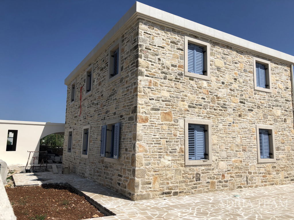 LUXURY STONE VILLA WITH POOL – PAŠMAN