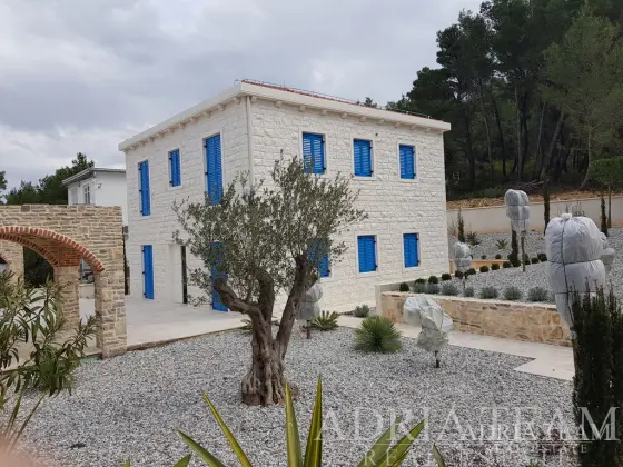 LUXURY STONE VILLA WITH POOL – PAŠMAN property for sale