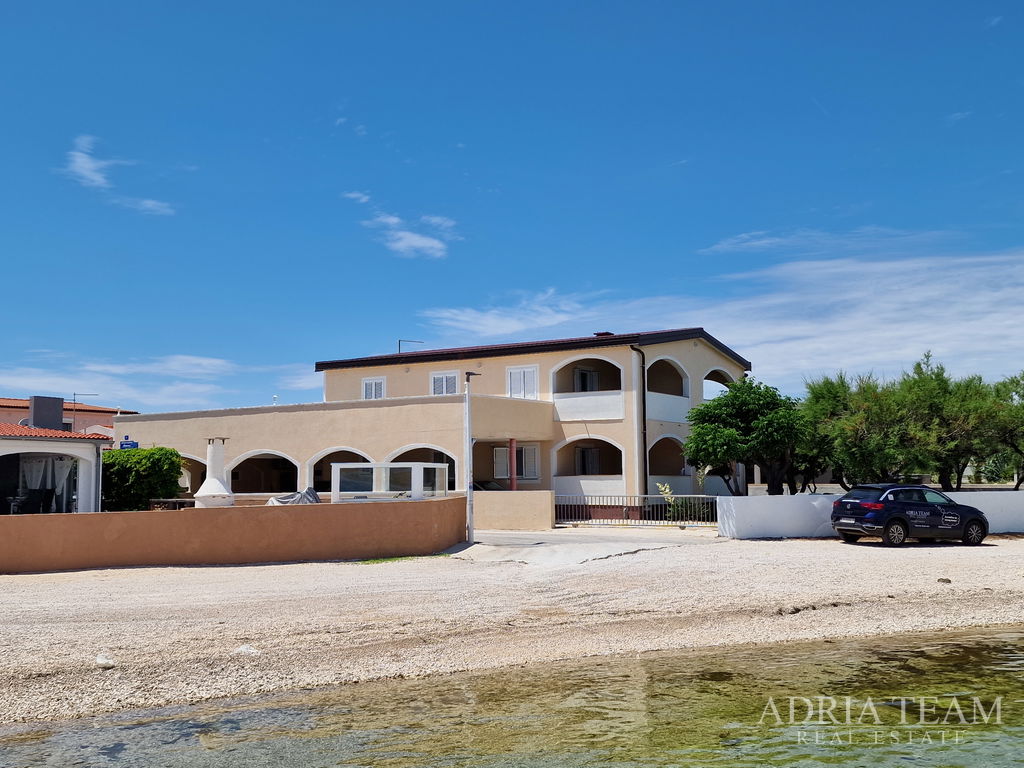 DETACHED HOUSE WITH 5 APARTMENTS – CLOSE TO THE SEA AND BEACH – VIR