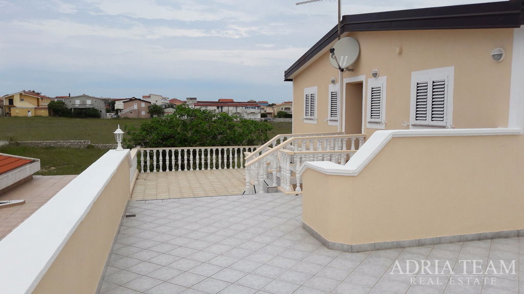 DETACHED HOUSE WITH 5 APARTMENTS – CLOSE TO THE SEA AND BEACH – VIR