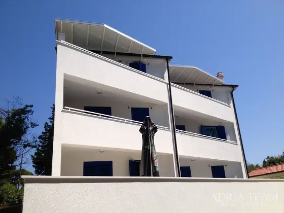 TWO-BEDROOM APARTMENT 35 M FROM THE SEA WITH SEA VIEW – VERUNIĆ, DUGI OTOK property for sale