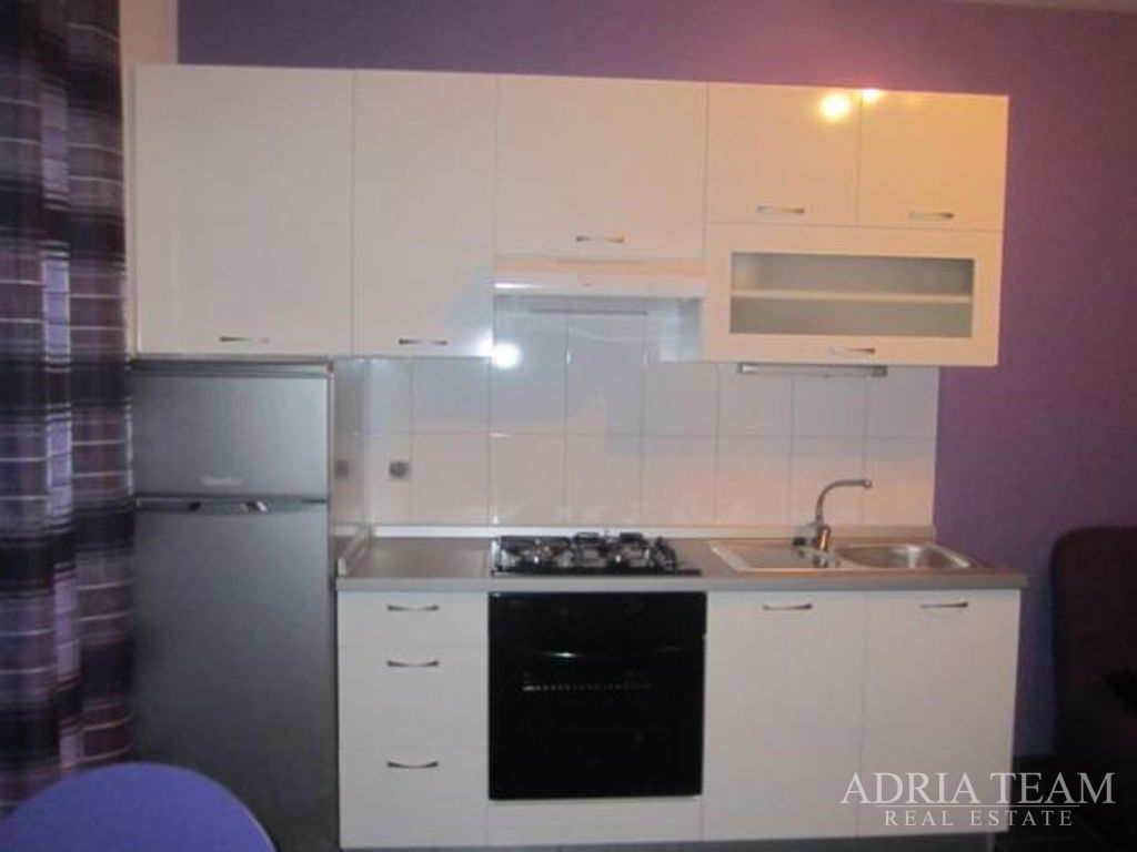 APARTMENT HOUSE WITH 7 APARTMENTS – PRIVLAKA