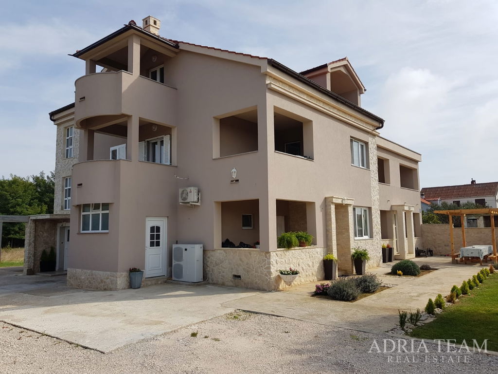 APARTMENT HOUSE WITH 7 APARTMENTS – PRIVLAKA