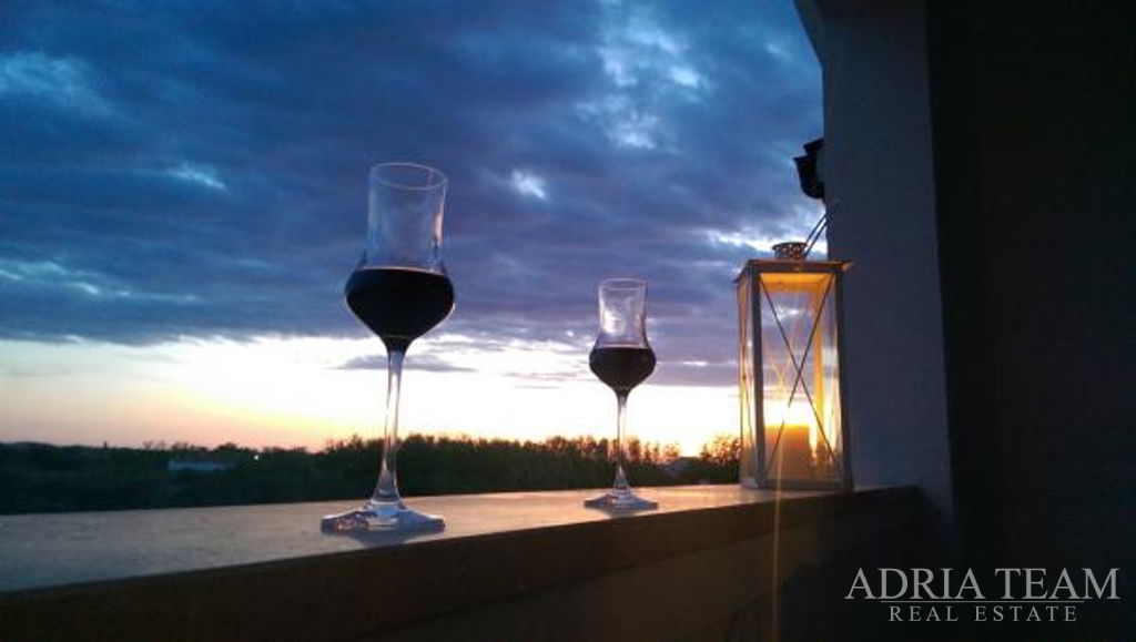 APARTMENT HOUSE WITH 7 APARTMENTS – PRIVLAKA