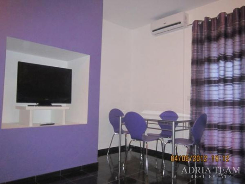 APARTMENT HOUSE WITH 7 APARTMENTS – PRIVLAKA