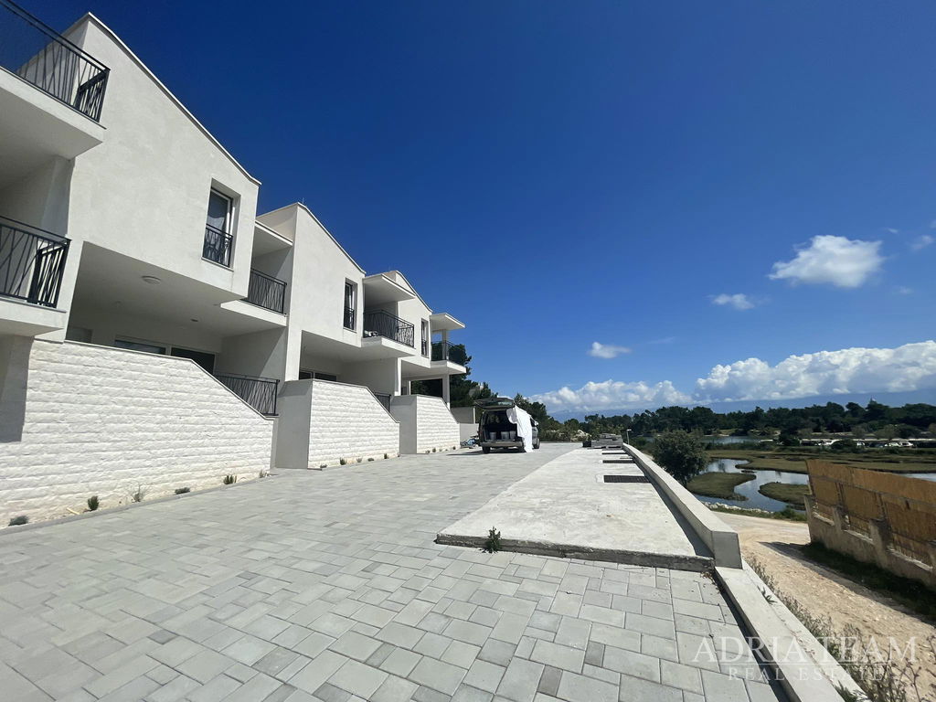 TERRACED HOUSE, 50 m FROM THE SEA, EXCELLENT LOCATION, NIN – ZATON