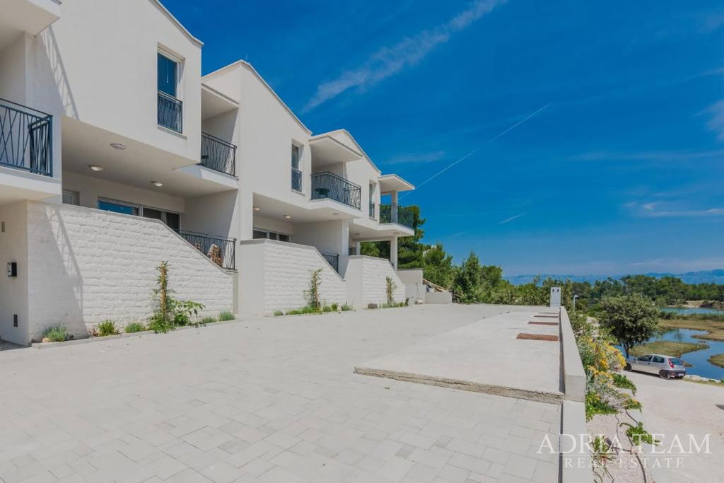 TERRACED HOUSE, 50 m FROM THE SEA, EXCELLENT LOCATION, NIN – ZATON