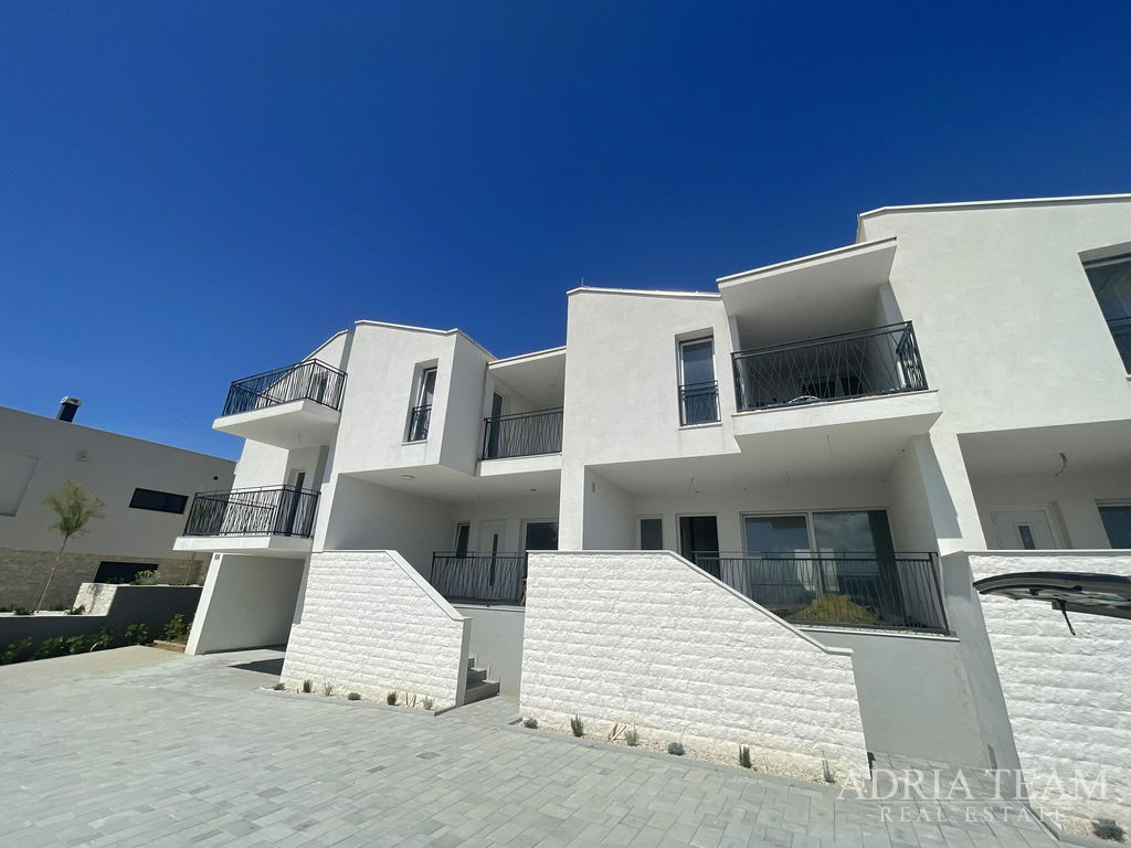 TERRACED HOUSE, 50 m FROM THE SEA, EXCELLENT LOCATION, NIN – ZATON