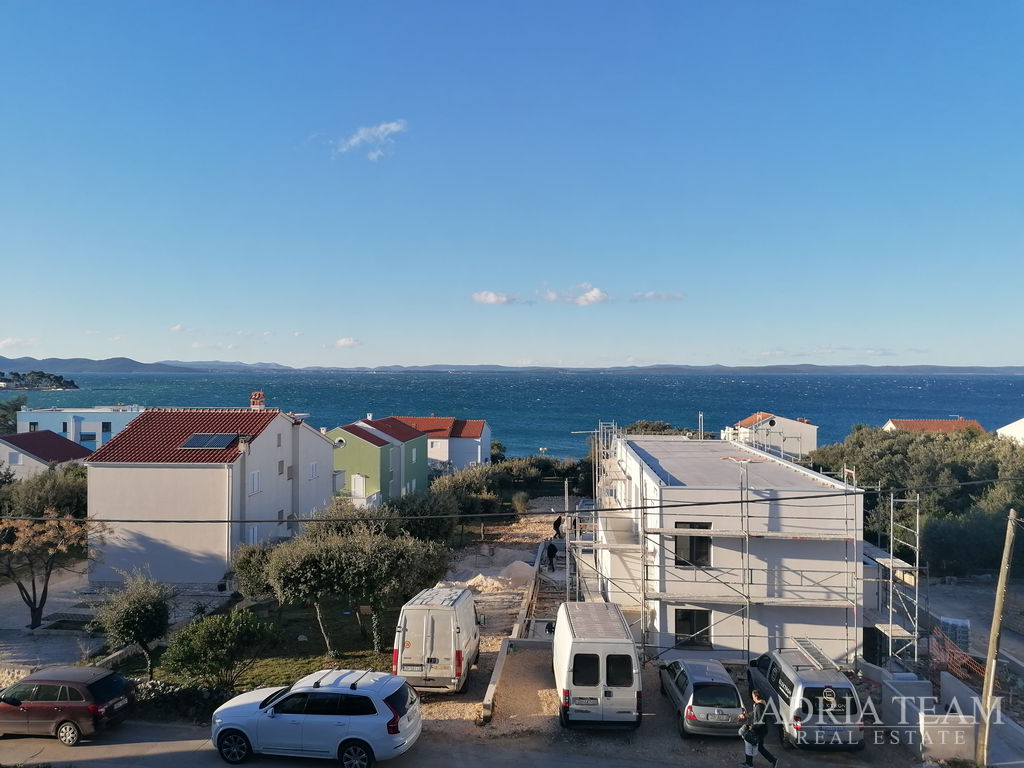 APARTMENT HOUSE WITH 3 APARTMENTS, 120 m FROM THE SEA - PETRČANE, ZADAR