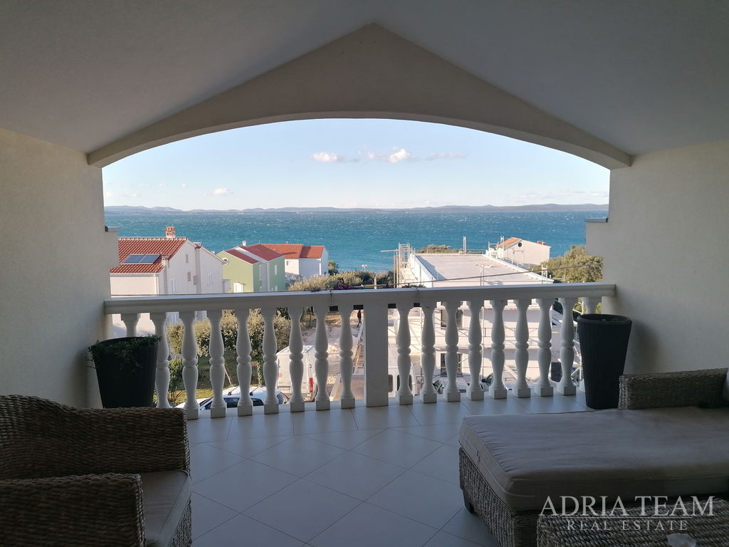 APARTMENT HOUSE WITH 3 APARTMENTS, 120 m FROM THE SEA - PETRČANE, ZADAR