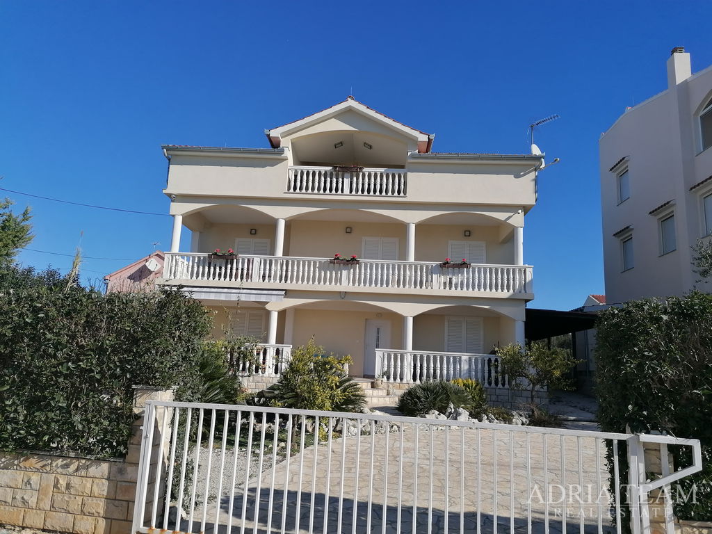 APARTMENT HOUSE WITH 3 APARTMENTS, 120 m FROM THE SEA - PETRČANE, ZADAR